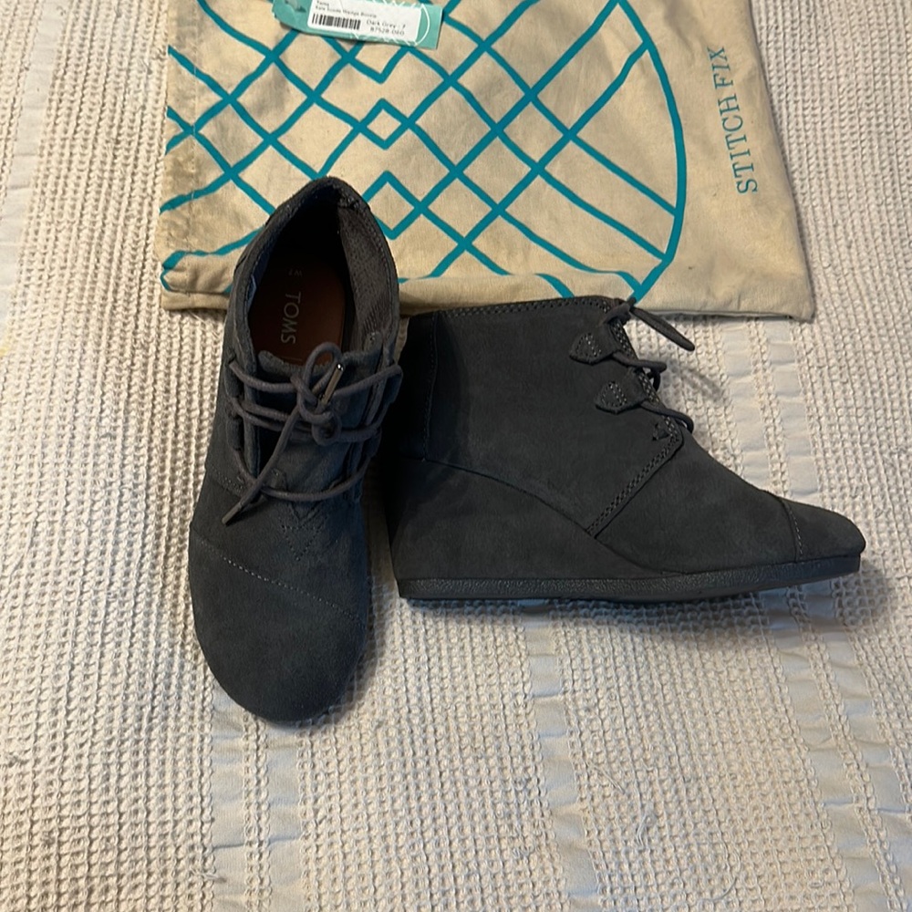 Tom’s Kala Suede Wedge Bootie Size 7